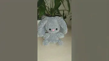 Вязаный зайка из плюшевой пряди YarnArt CHENILLE