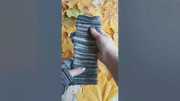 Fingerless gloves YarnArt Heritage 341