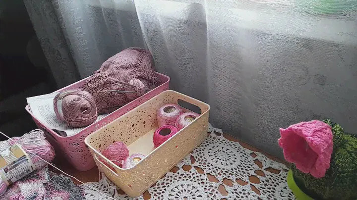 Вяжу два платья . Футболка на круглой кокетки из тулип